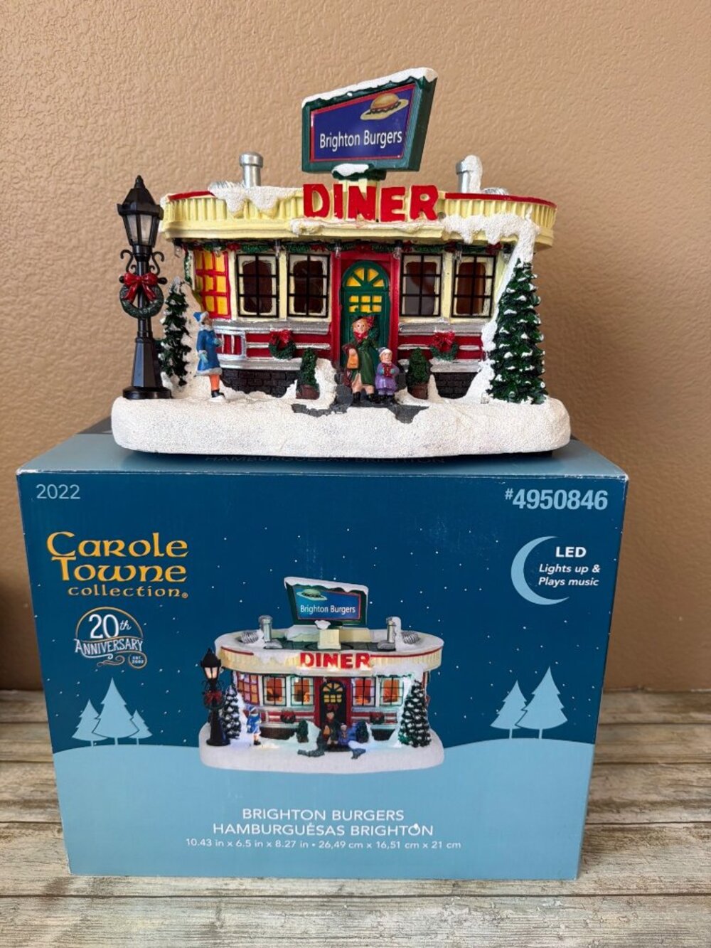 2022 Carole Towne Brighton Burgers Diner 2022 LED Musical Animated Village w/Box - Picture 15 of 17